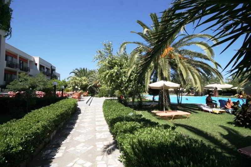 מלון May Beach Hotel 4*